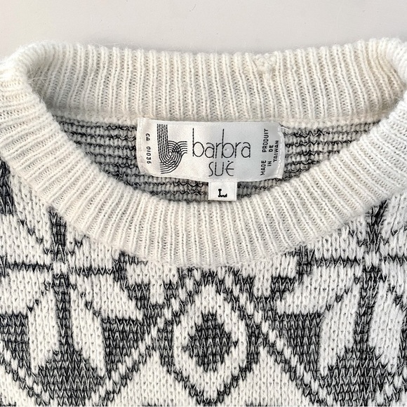 Vintage Gray and White Cozy Knit Sweater - Picture 8 of 11